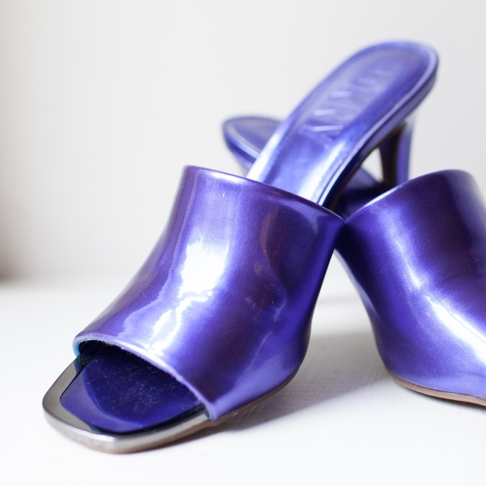 WORN ONCE! DKNY Women's Bronx Dress Sandals-Purple-8.5 US-Incredible Condition